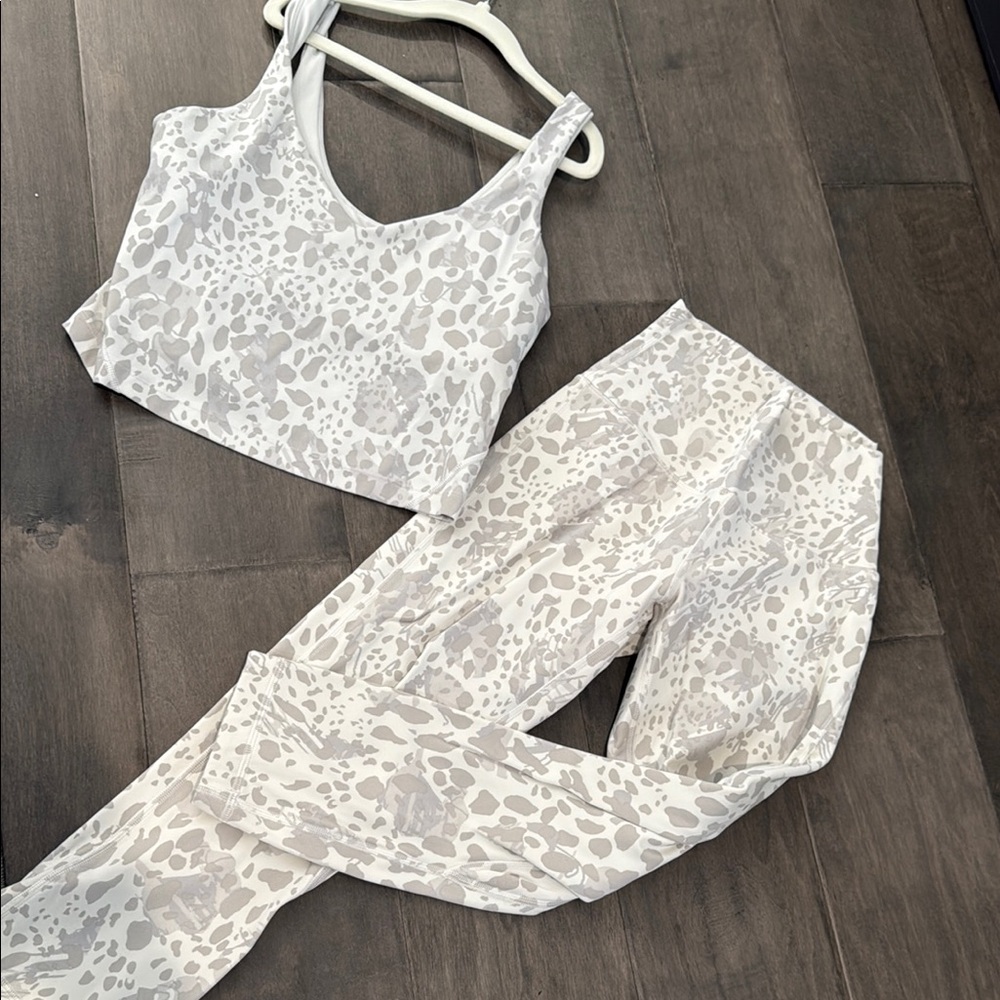 Lulumon Stylish Gray Leopard Print Activewear Set